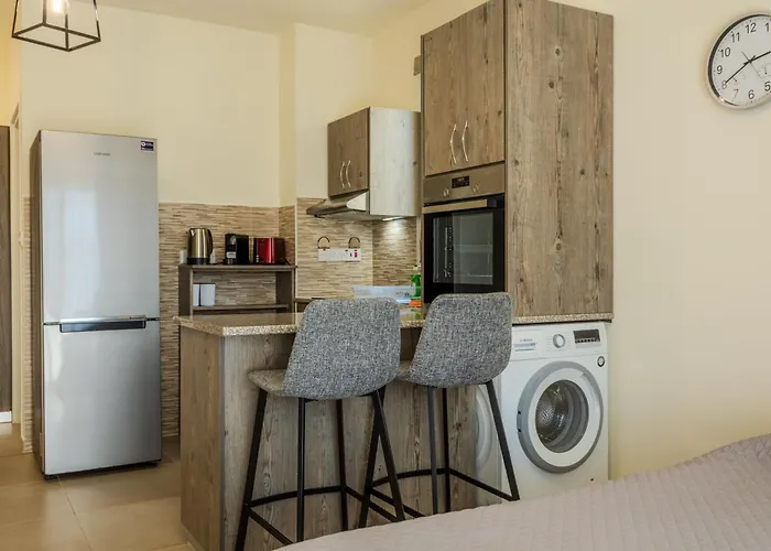 Danaos Seaside 102 With Pool In Tourist Area Apartamento Paphos