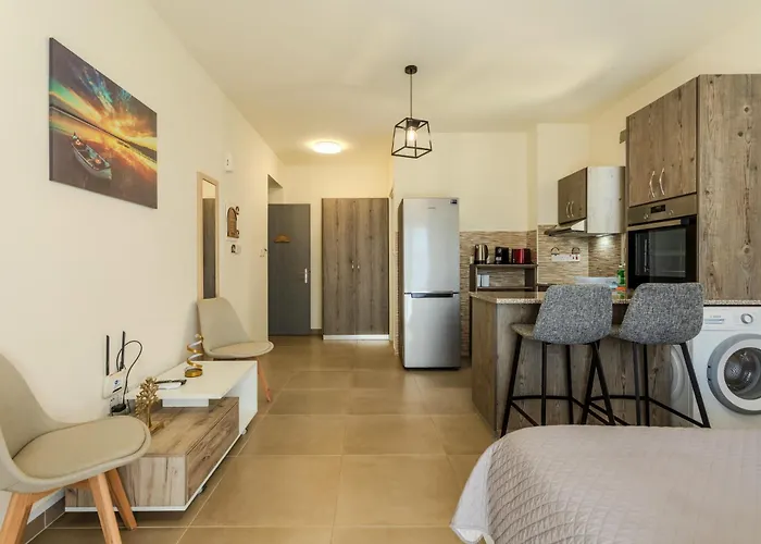 Danaos Seaside 102 With Pool In Tourist Area